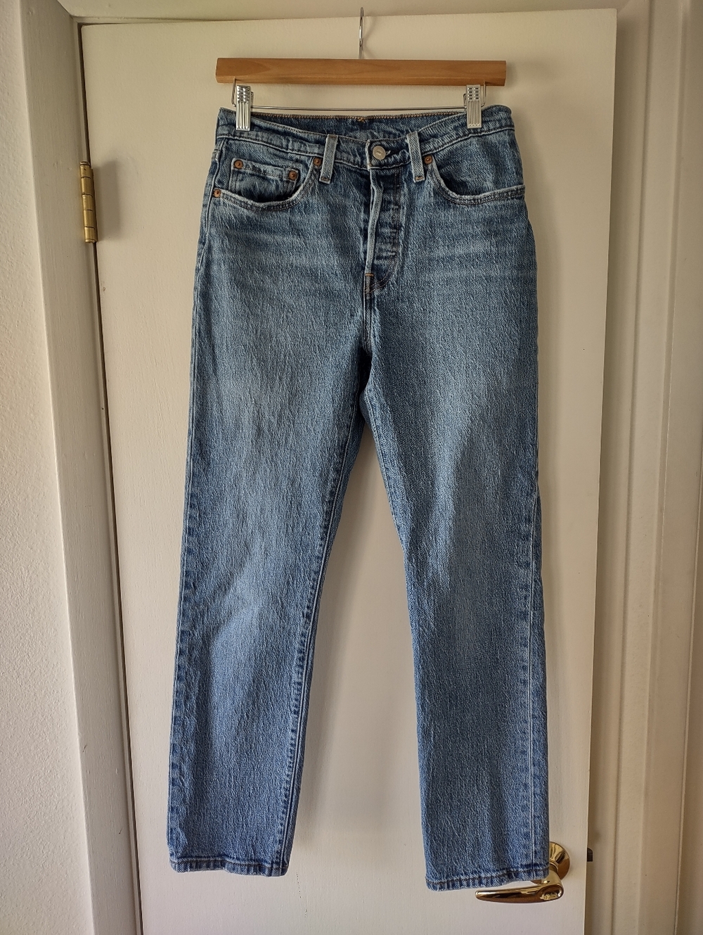 Levi’s 501 Jeans Women’s 8 Medium Wash Straight Leg Button Fly Denim Cotton